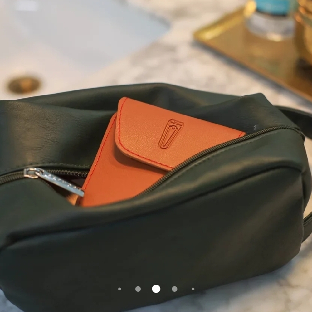 Men's Grooming Kit in Brown Case - Picture 3 of 4